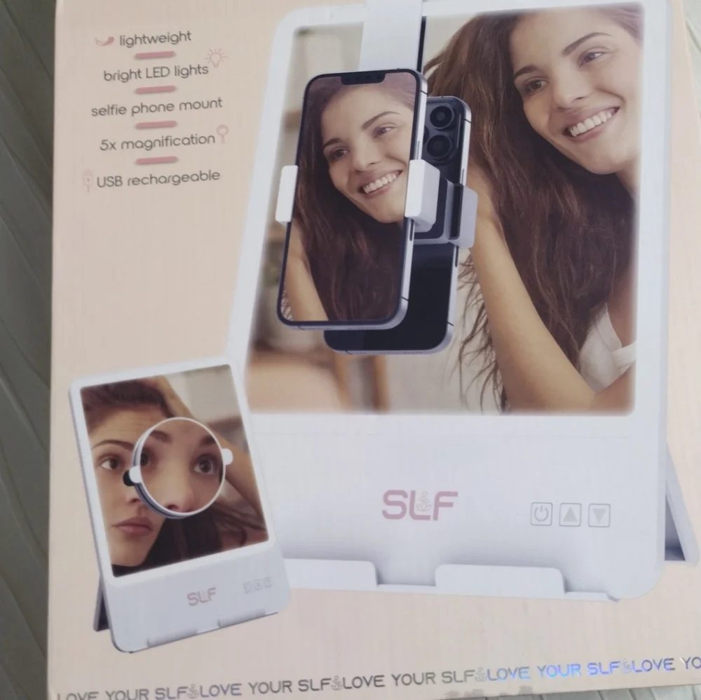 Smart tablet mirror